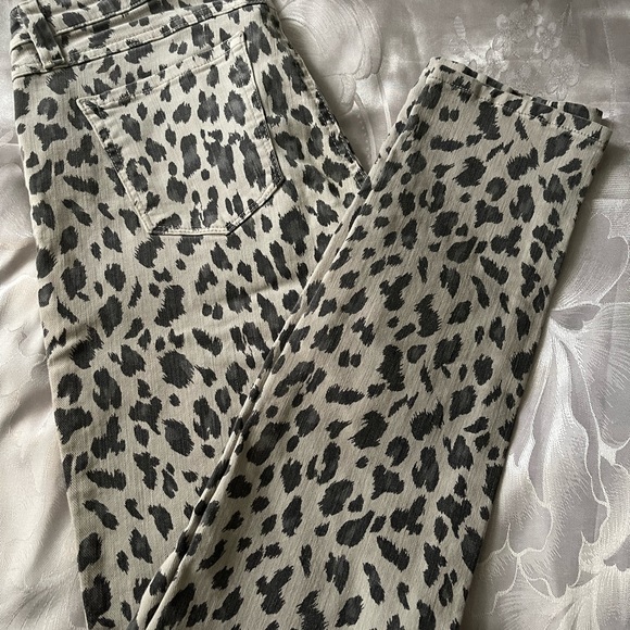 Too small.  No wear.  Never worn. - Picture 6 of 6